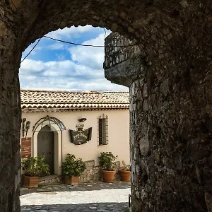 https://borgo-medievale-castelmola.sicilyhotelsitaly.net